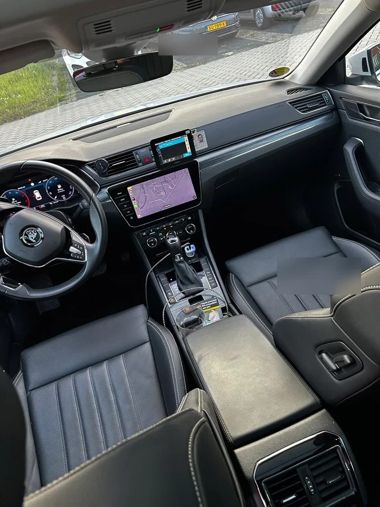 Achterzijde taxi - ruime kofferbak